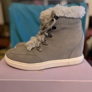 Cute Gray Boots w/heel